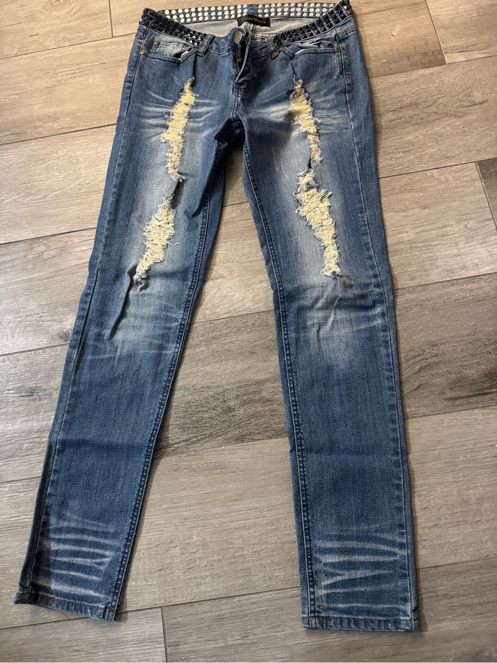 Distressed Blue size 31 Women’s Skinny Jeans brand new no tag